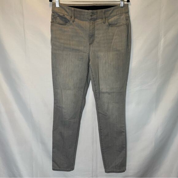 Chico’s Skinny Jeans Women’s Size 8 Light Gray‎ Mid Rise Cotton Blend - Picture 1 of 12